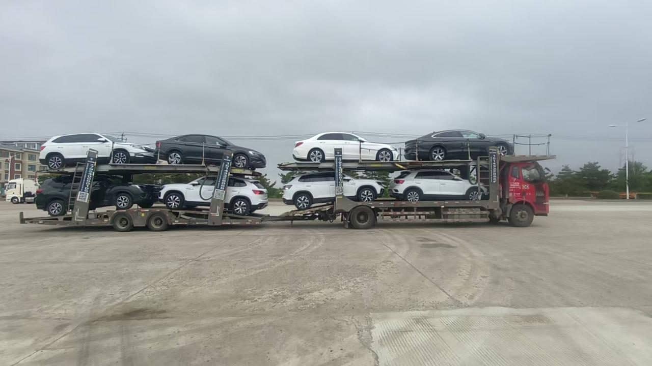 Автовоз с автомобилями